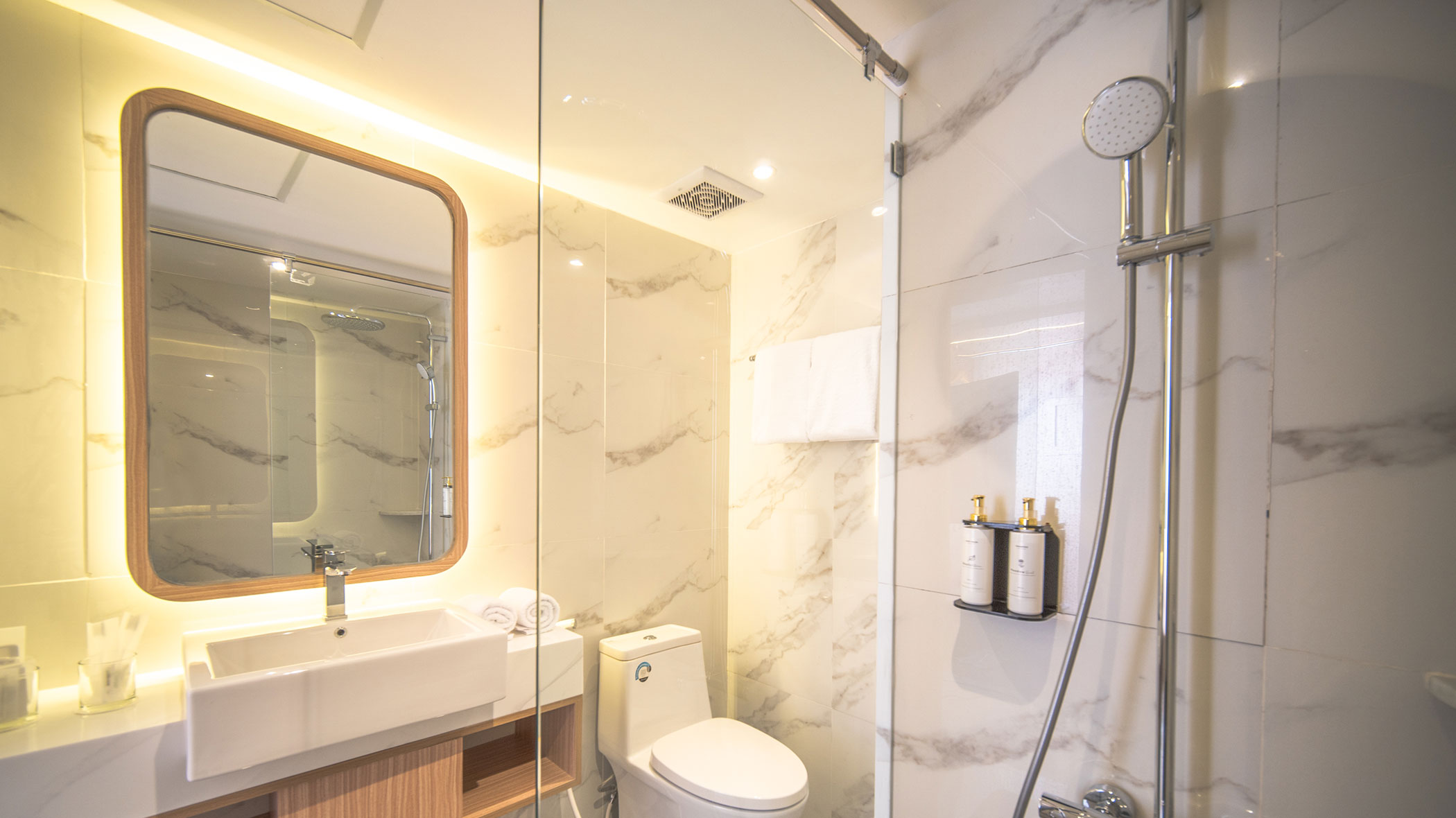 slide-deluxe-premier-room-grand-altuz-hotel-yogyakarta-3