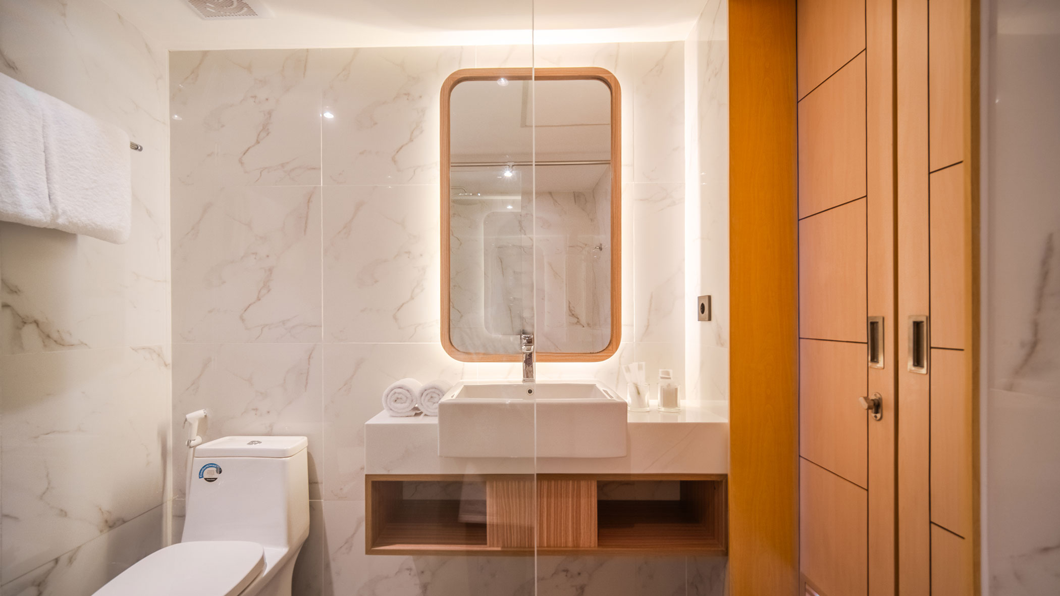 slide-deluxe-room-grand-altuz-hotel-yogyakarta-3